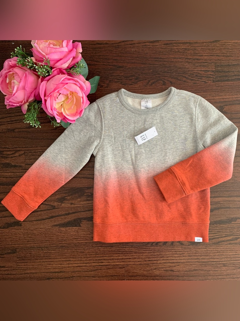 NWT Gap kids dip dye sweatshirt, size 5T